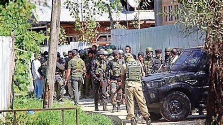 
2 LeT terrorists killed in J&K encounter identified (2nd Ld) 