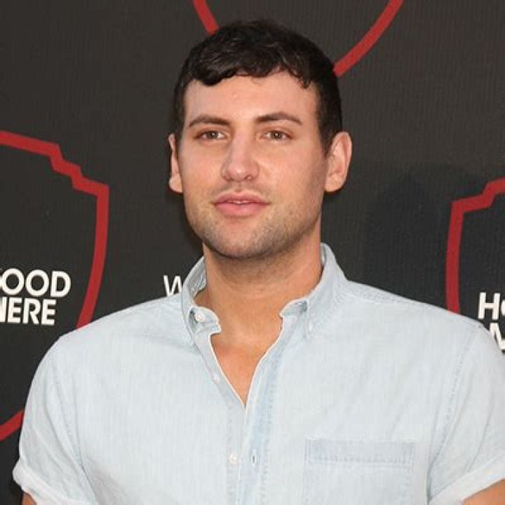 Alx James Bio, Wiki, Age, Height, Boyfriend Breakup, Vine, Net Worth, Waterbugs and Plastic Surgery