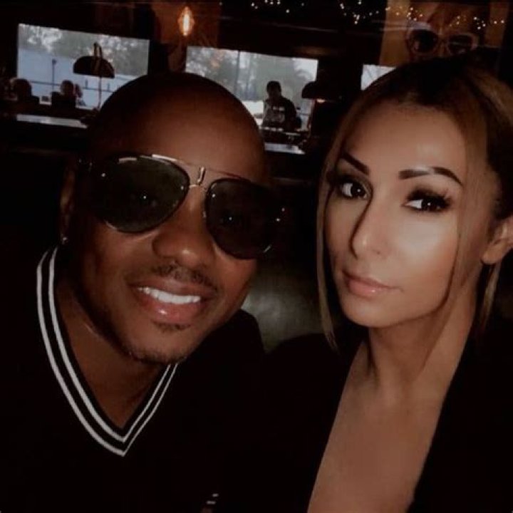 Donell Jones is Married to Wife: Jasmine Jones.
