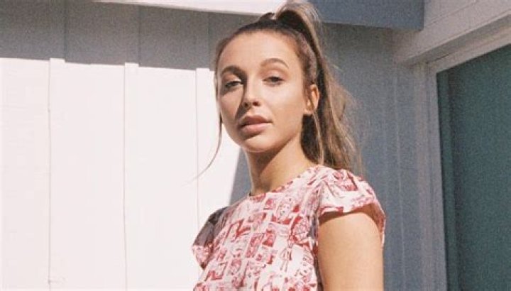 Emma Chamberlain TikTok Age, Height, Wiki, Biography, Birthday, Boyfriend, Merch – Youtube Star