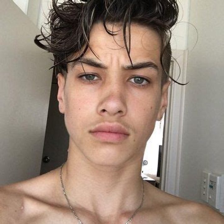 
Ethan Crutchley Height, Weight, Net Worth, Age, Birthday, Wikipedia, Who, Nationality, Biography 