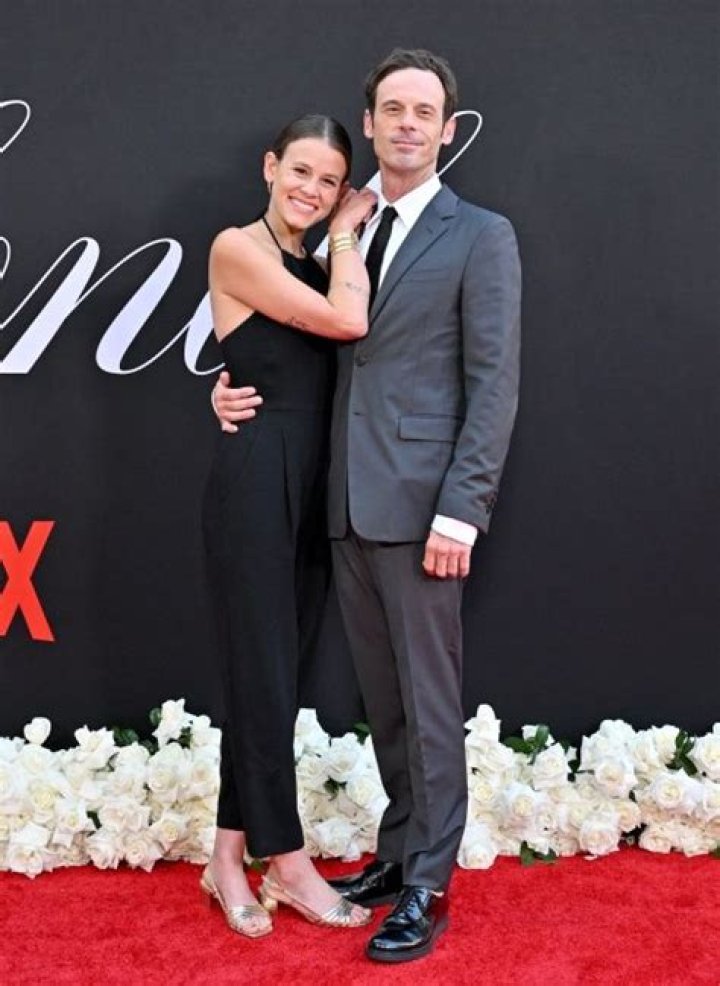
Fans Can’t Wait For Sosie Bacon and Boyfriend Scoot Mcnairy To Be Married 