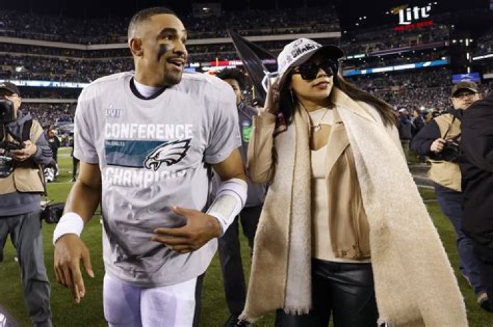 Is Jalen Hurts Gay? Girlfriend Bry Burrows, Ethnicity and Parents