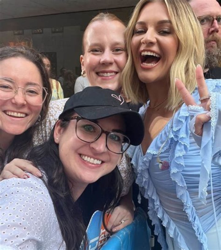 Is Kelsea Ballerini on TikTok? Is Halsey friends with Kelsea Ballerini?