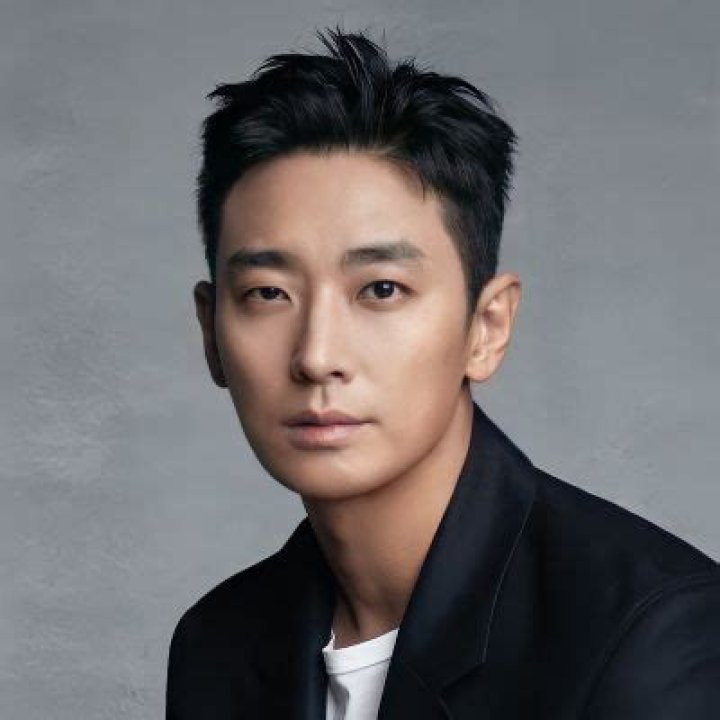 
Joo Ji-hoon Is Allegedly In Discussions To Feature In A Forthcoming Medical Drama 