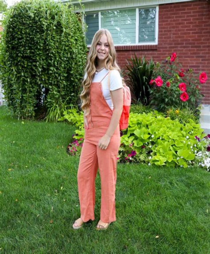 
Olivia Hoellein Height, Weight, Net Worth, Age, Birthday, Wikipedia, Who, Instagram, Biography 