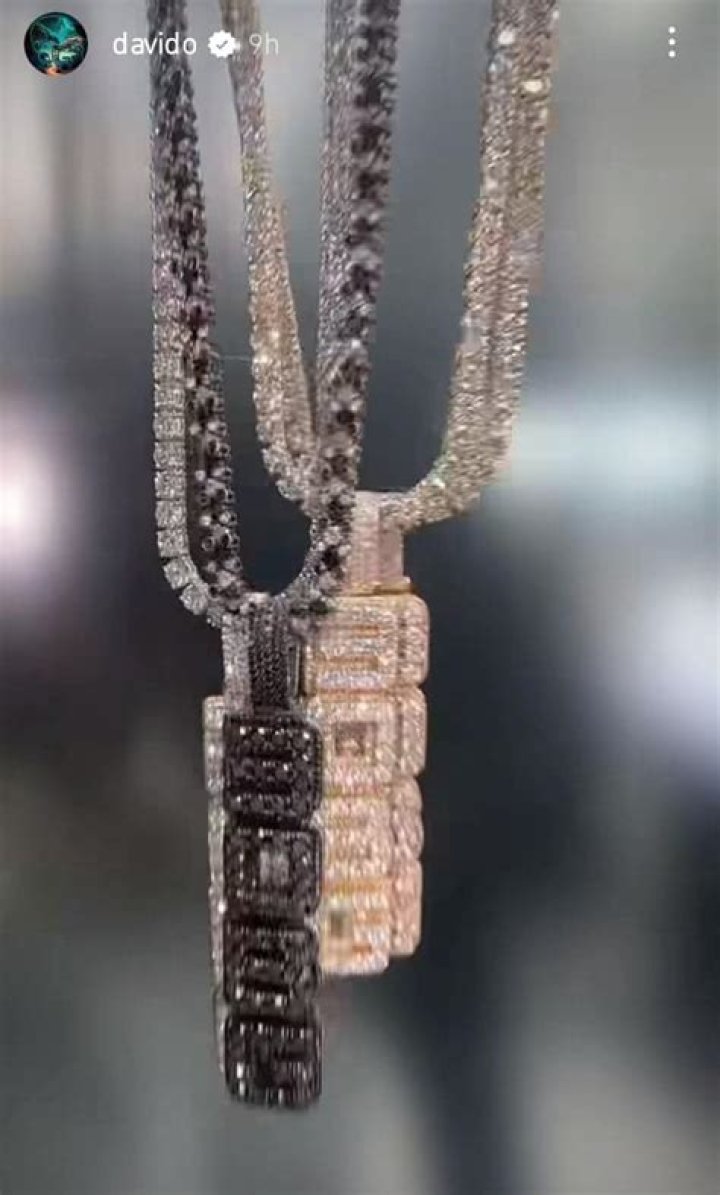 
“Some Crew Na Only Igbo Dem Dey Share”- Reactions As Davido Shows Off Customized Diamond Pendants For 30BG Members 