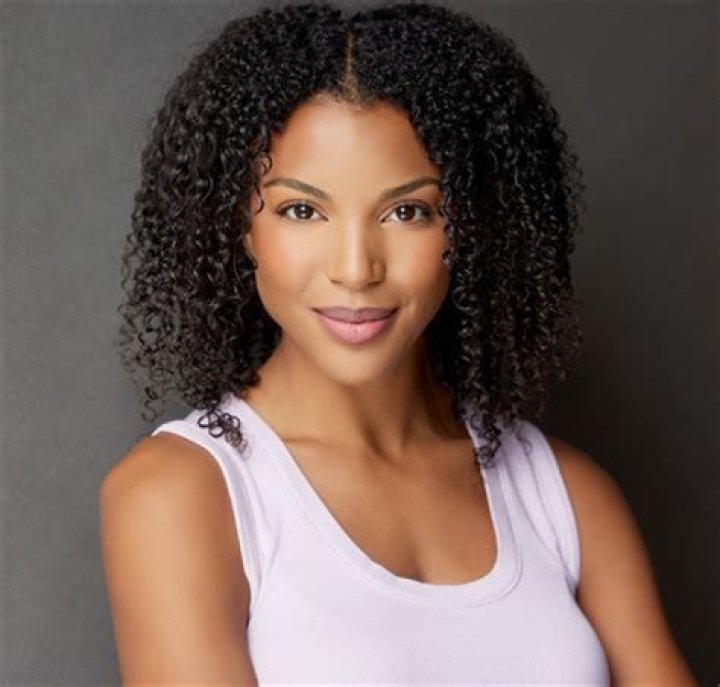 
Sydney BrownHeight, Weight, Net Worth, Age, Birthday, Wikipedia, Who, Nationality, Biography 