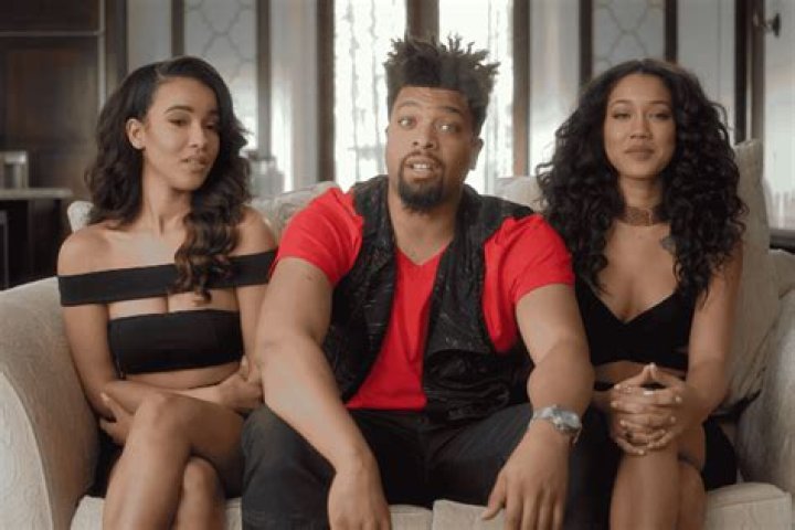 
Take a look at DeRay Davis Polyamorous Relationship, Does he has a wife? Daughter & Family 