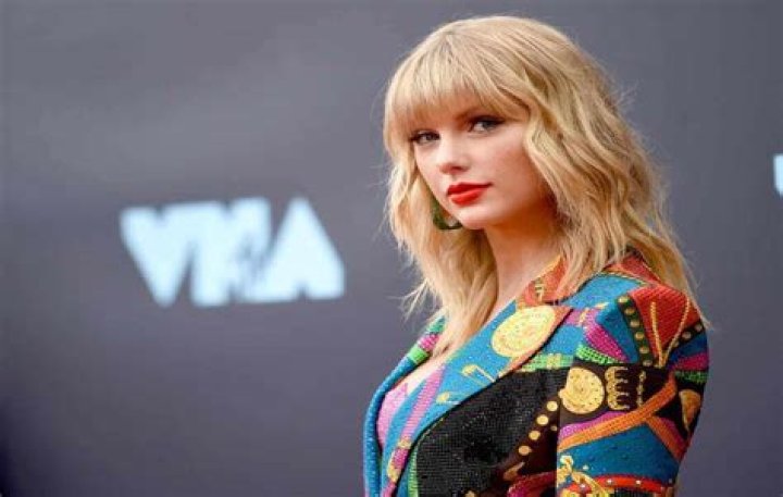 Taylor Swift (Singer) Wiki, Bio, Net Worth, Height, Weight, Measurements, Boyfriend, Facts