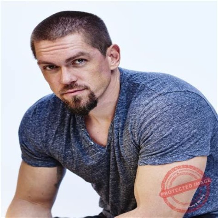Yan England Height, Weight, Net Worth, Age, Birthday, Wikipedia, Who, Nationality, Biography